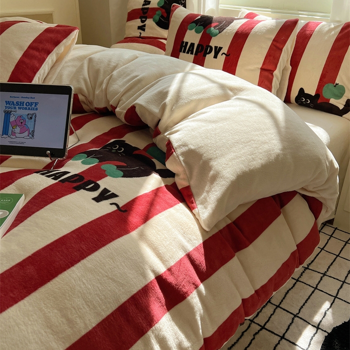 91家纺网 家纺一手货源 找家纺 红嘴企鹅 2025新款精致印花牛奶绒四件套 平安猫