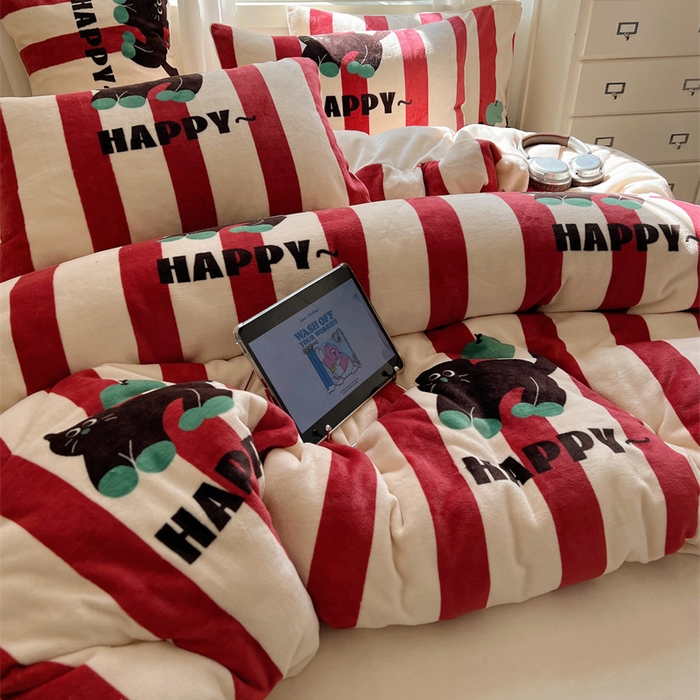 91家纺网 家纺一手货源 找家纺 红嘴企鹅 2025新款精致印花牛奶绒四件套 平安猫