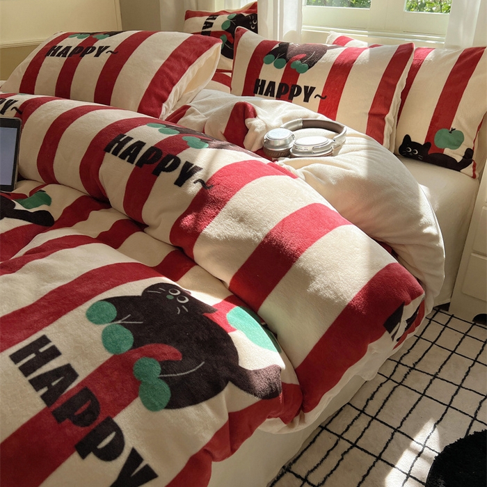 91家纺网 家纺一手货源 找家纺 红嘴企鹅 2025新款精致印花牛奶绒四件套 平安猫