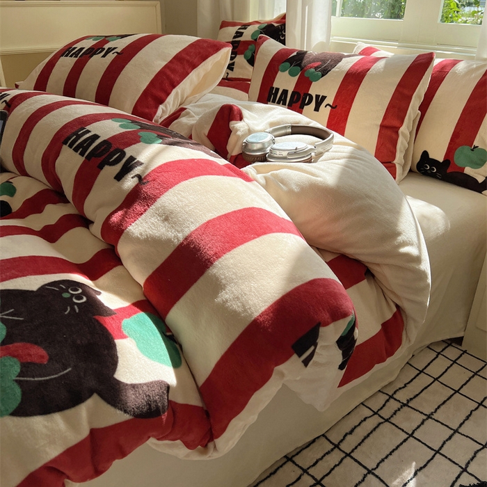 91家纺网 家纺一手货源 找家纺 红嘴企鹅 2025新款精致印花牛奶绒四件套 平安猫