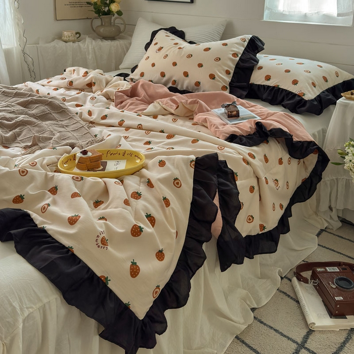 91家纺网 家纺一手货源 找家纺 梵克保罗 2025新款法式赫本风夏被 草莓甜心