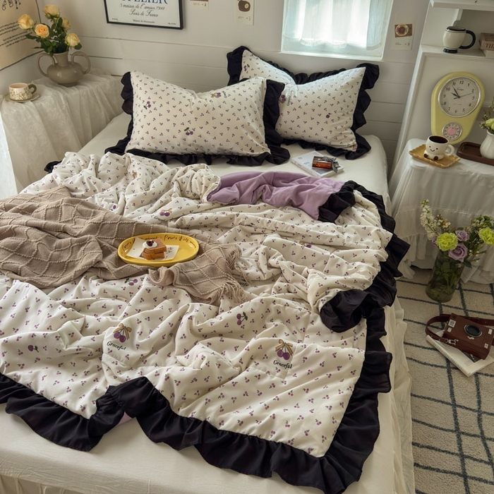 91家纺网 家纺一手货源 找家纺 梵克保罗 2025新款法式赫本风夏被 紫樱桃