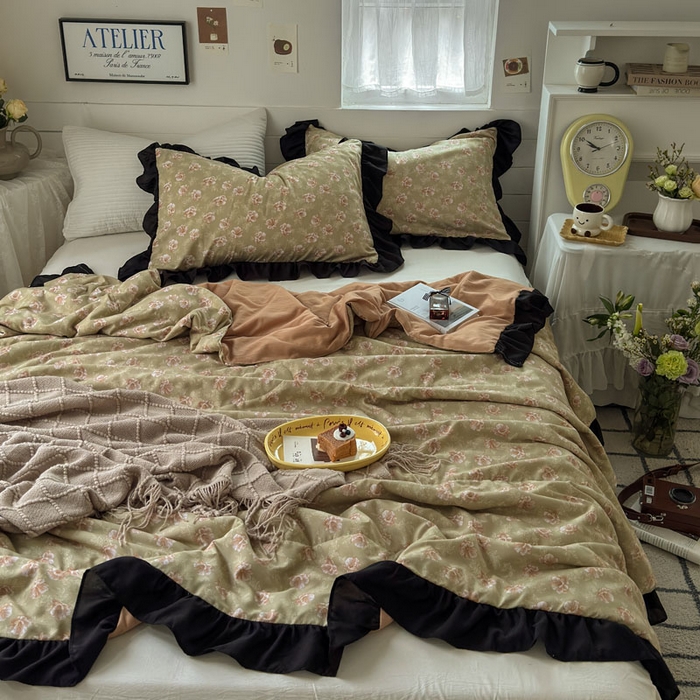 91家纺网 家纺一手货源 找家纺 梵克保罗 2025新款法式赫本风夏被 古韵花颜-柳绿