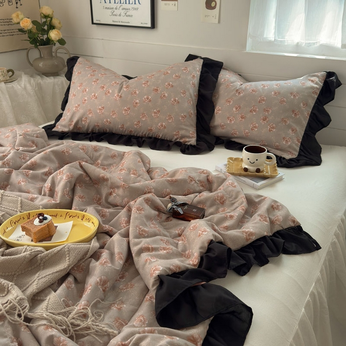 91家纺网 家纺一手货源 找家纺 梵克保罗 2025新款法式赫本风夏被 古韵花颜-豆沙