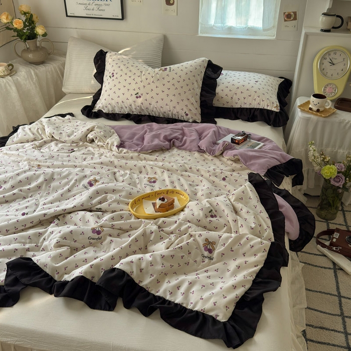 91家纺网 家纺一手货源 找家纺 梵克保罗 2025新款法式赫本风夏被 紫樱桃