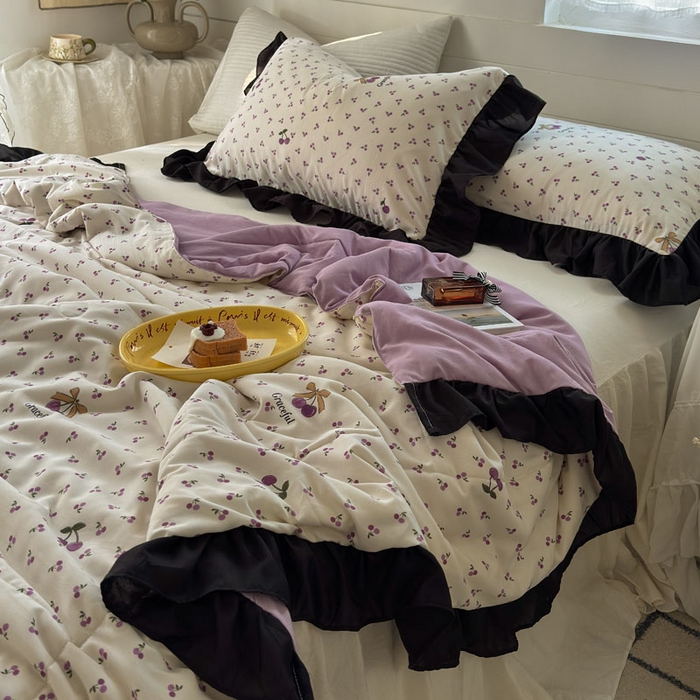 91家纺网 家纺一手货源 找家纺 梵克保罗 2025新款法式赫本风夏被 紫樱桃