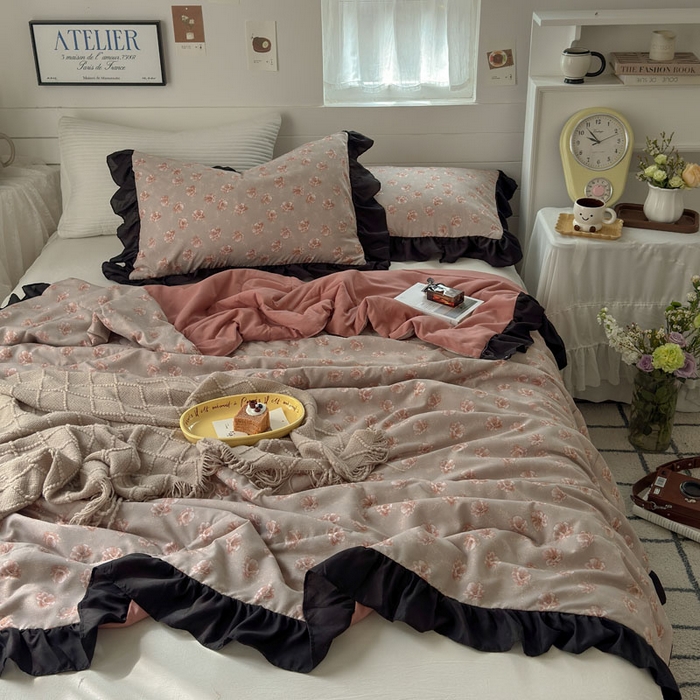 91家纺网 家纺一手货源 找家纺 梵克保罗 2025新款法式赫本风夏被 古韵花颜-豆沙