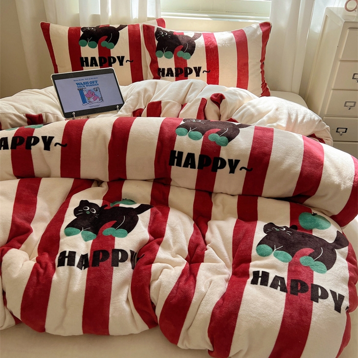 91家纺网 家纺一手货源 找家纺 红嘴企鹅 2025新款精致印花牛奶绒四件套 平安猫
