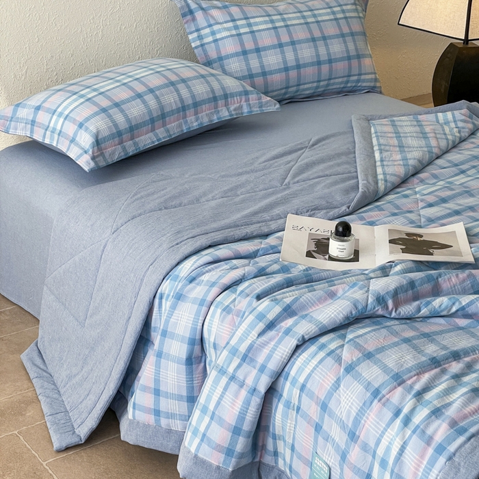 91家纺网 家纺一手货源 找家纺 梵克保罗 2025春夏新款10A抗菌无印风水洗棉夏被四件套 英伦蓝