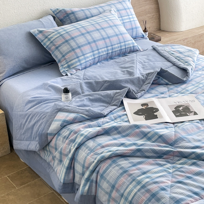 91家纺网 家纺一手货源 找家纺 梵克保罗 2025春夏新款10A抗菌无印风水洗棉夏被四件套 英伦蓝