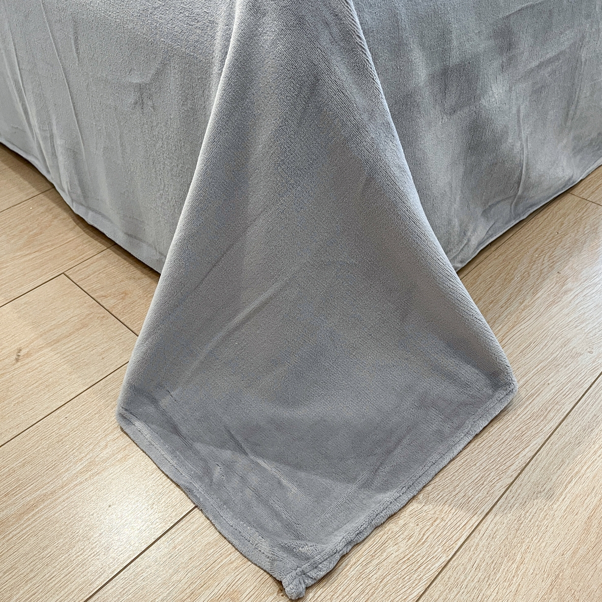 91家纺网 家纺一手货源 找家纺 慕尚家纺 2025新款双色立体雕花牛奶绒单被套 罗文灰