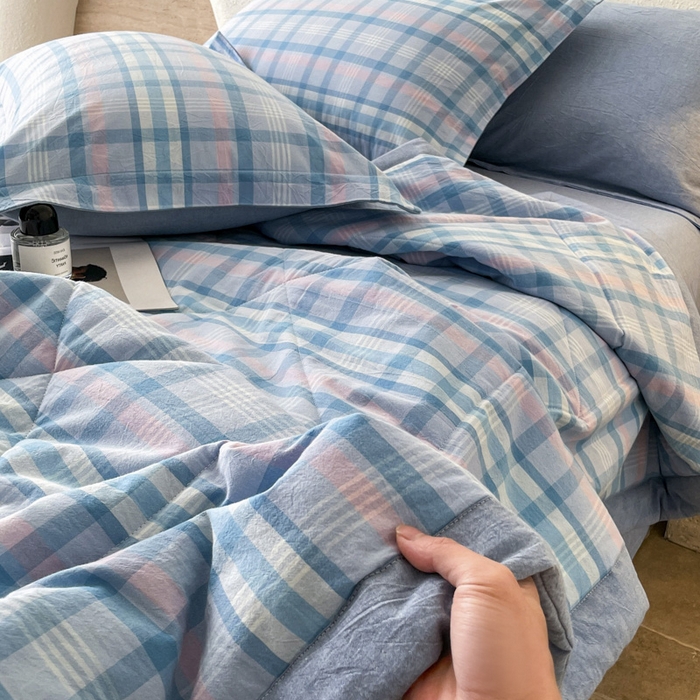 91家纺网 家纺一手货源 找家纺 梵克保罗 2025春夏新款10A抗菌无印风水洗棉夏被四件套 英伦蓝