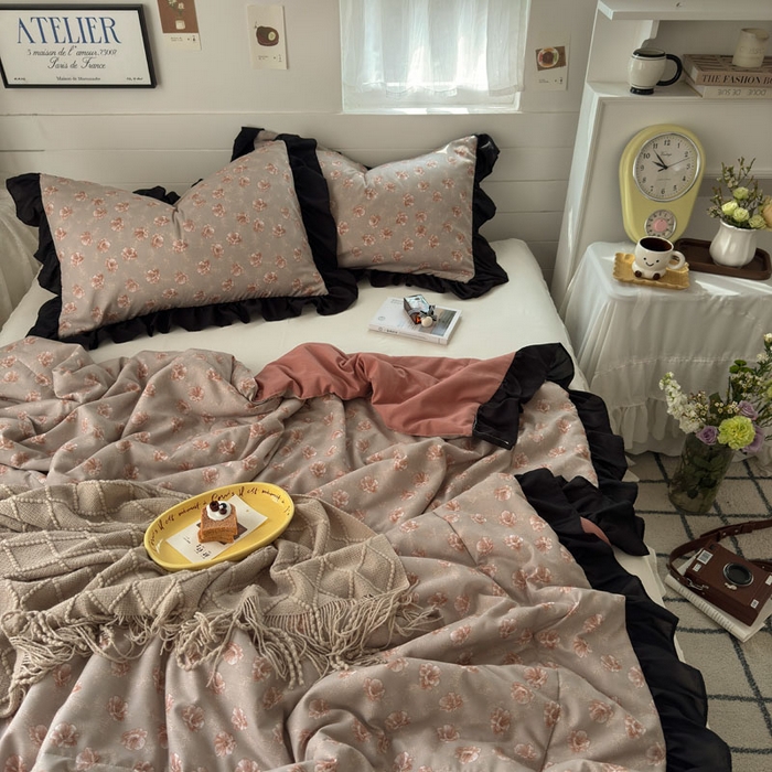 91家纺网 家纺一手货源 找家纺 梵克保罗 2025新款法式赫本风夏被 古韵花颜-豆沙