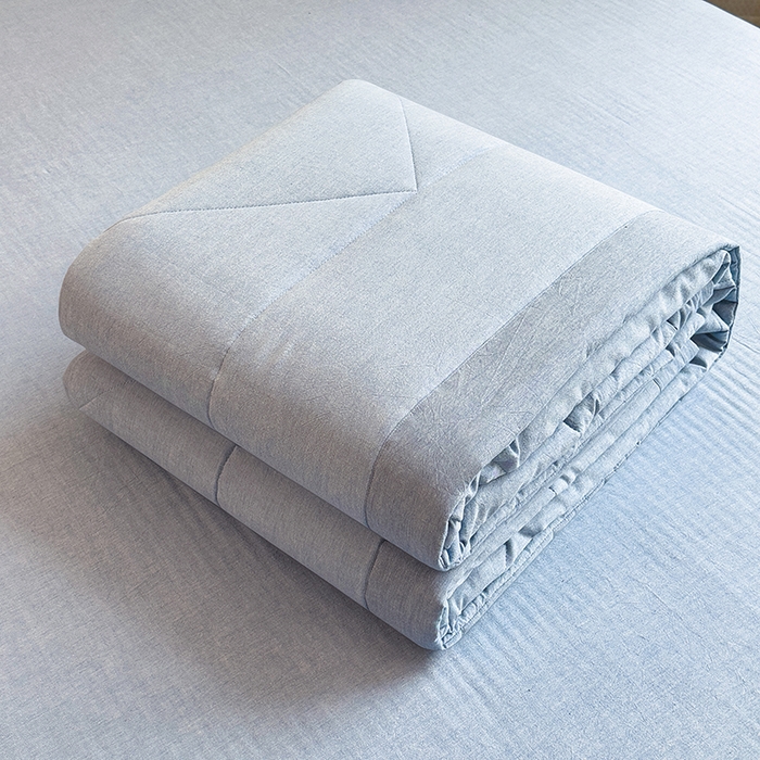 91家纺网 家纺一手货源 找家纺 梵克保罗 2025春夏新款10A抗菌无印风水洗棉夏被四件套 优雅蓝