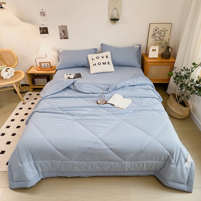 91家纺网 家纺一手货源 找家纺 梵克保罗 2025春夏新款10A抗菌无印风水洗棉夏被四件套 优雅蓝