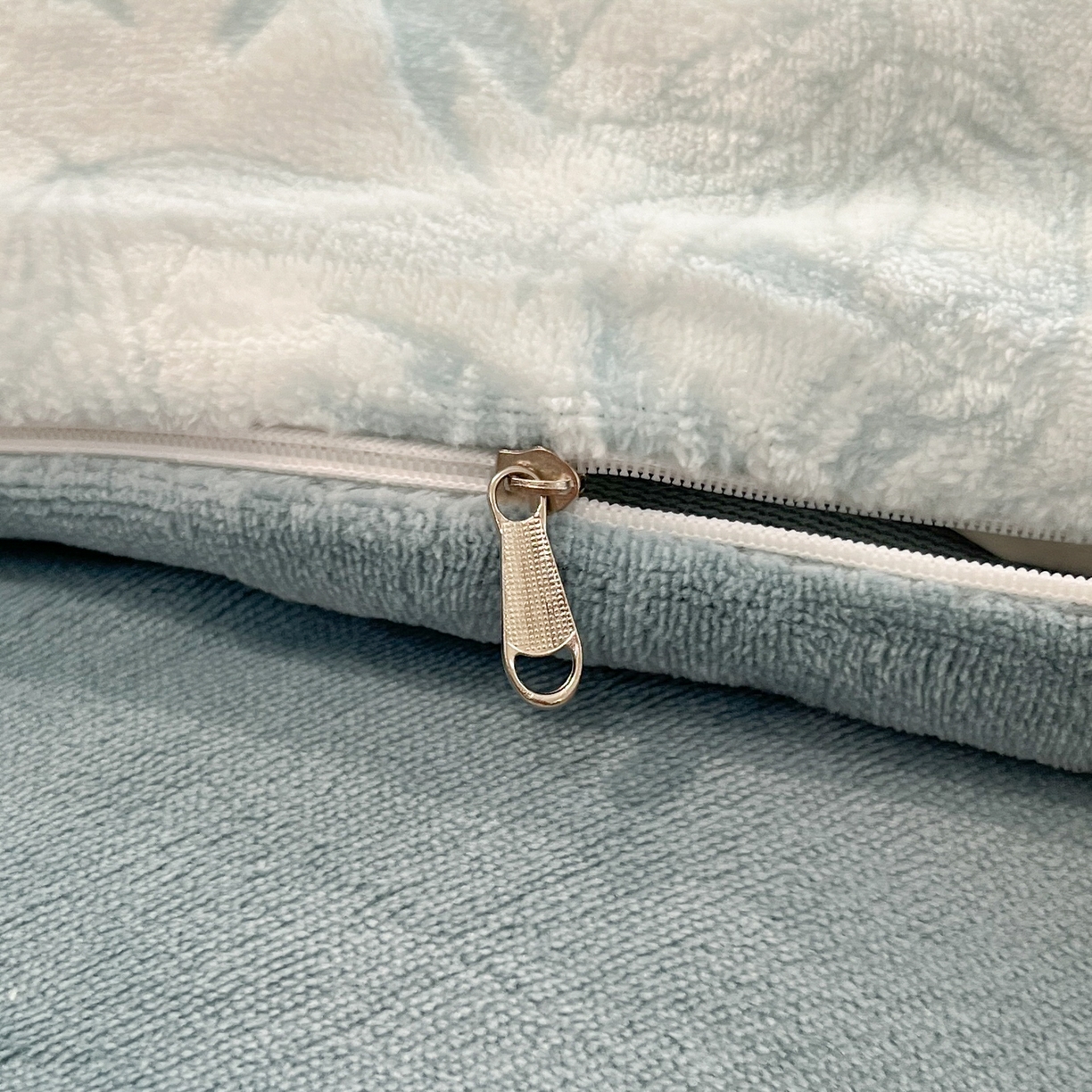 91家纺网 家纺一手货源 找家纺 慕尚家纺 2025新款双色立体雕花牛奶绒单被套 罗文蓝