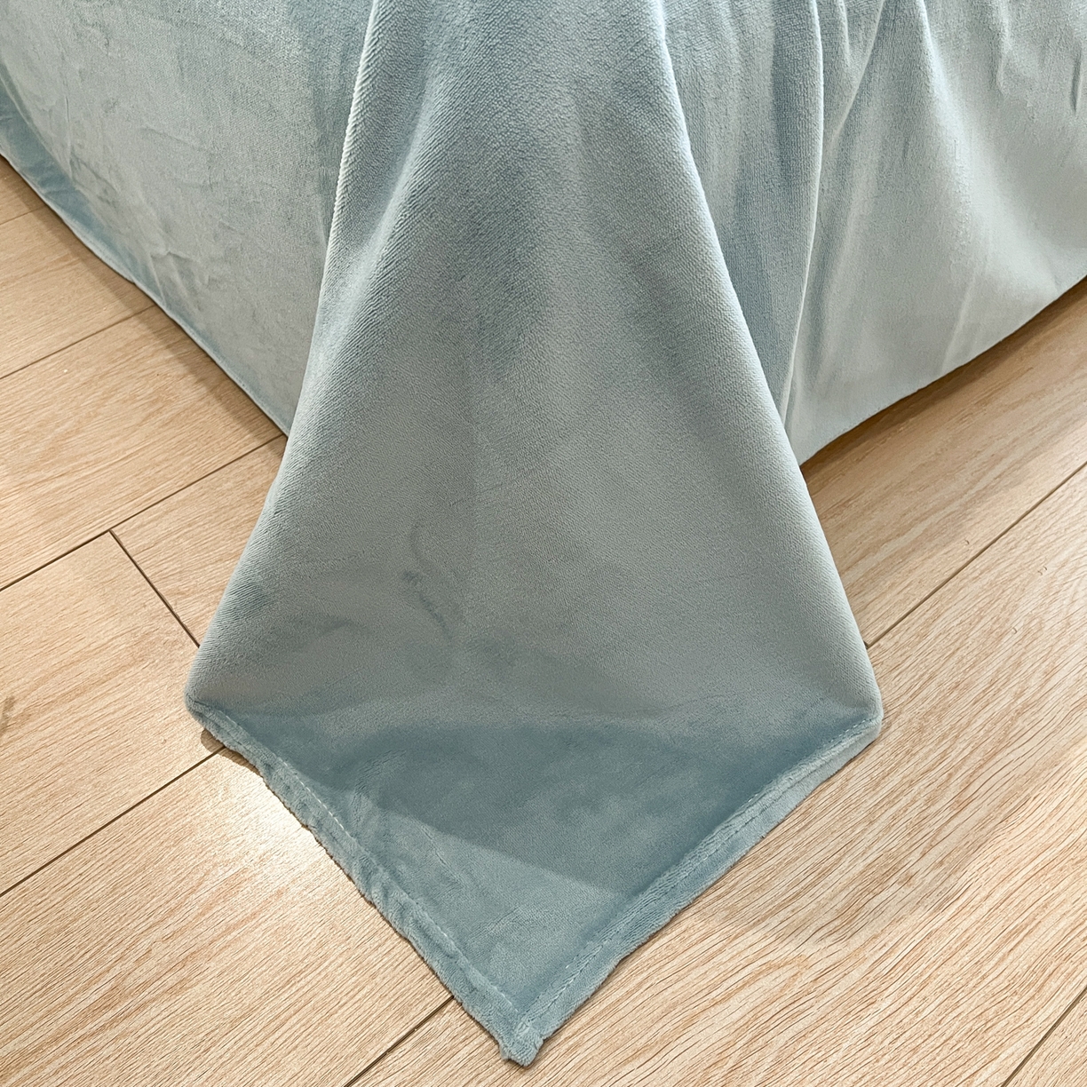 91家纺网 家纺一手货源 找家纺 慕尚家纺 2025新款双色立体雕花牛奶绒单被套 罗文蓝