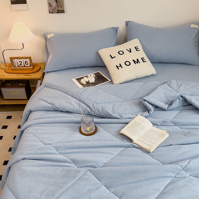 91家纺网 家纺一手货源 找家纺 梵克保罗 2025春夏新款10A抗菌无印风水洗棉夏被四件套 优雅蓝