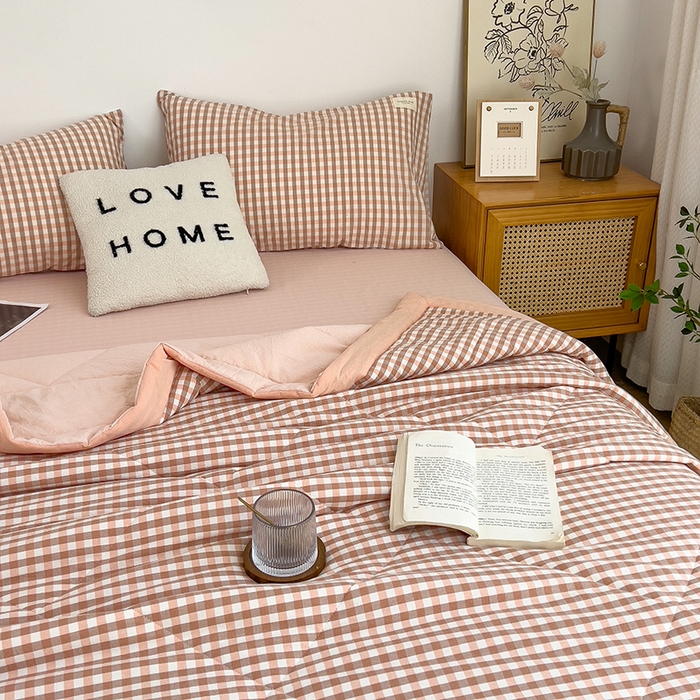 91家纺网 家纺一手货源 找家纺 梵克保罗 2025春夏新款10A抗菌无印风水洗棉夏被四件套 玉小格