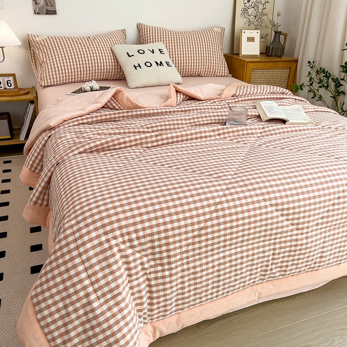 91家纺网 家纺一手货源 找家纺 梵克保罗 2025春夏新款10A抗菌无印风水洗棉夏被四件套 玉小格