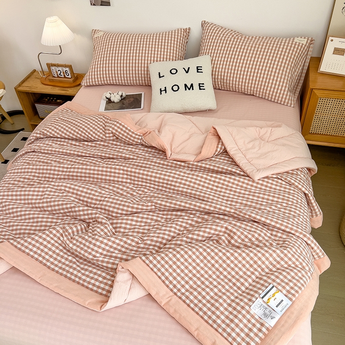 91家纺网 家纺一手货源 找家纺 梵克保罗 2025春夏新款10A抗菌无印风水洗棉夏被四件套 玉小格