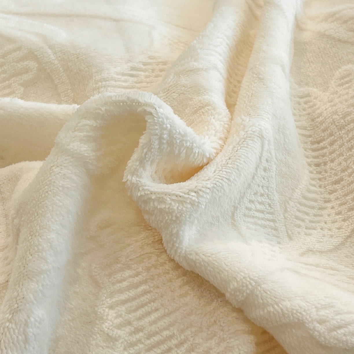 91家纺网 家纺一手货源 找家纺 慕尚家纺 2025新款双色立体雕花牛奶绒单被套 茉莉花