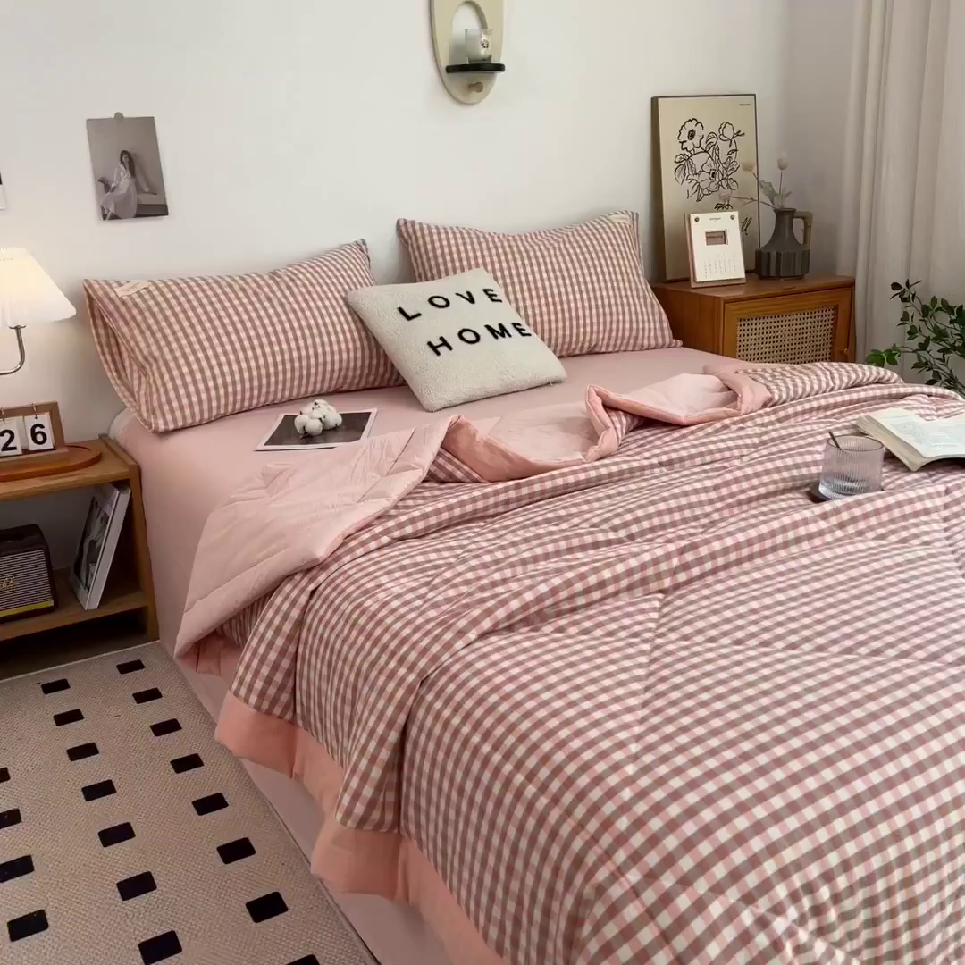 91家纺网 家纺一手货源 找家纺 梵克保罗 2025春夏新款10A抗菌无印风水洗棉夏被四件套 玉小格