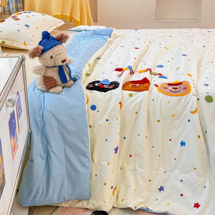 91家纺网 家纺一手货源 找家纺 （总）梵克保罗 2025新款亲肤可爱毛巾绣夏被-场景一