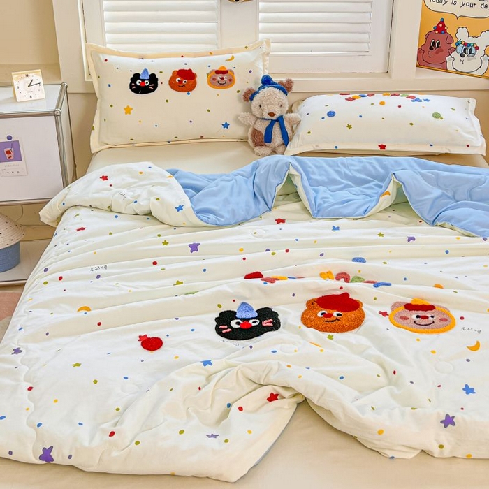 91家纺网 家纺一手货源 找家纺 （总）梵克保罗 2025新款亲肤可爱毛巾绣夏被-场景一