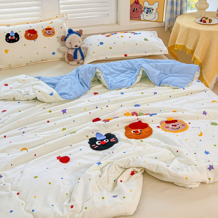 91家纺网 家纺一手货源 找家纺 梵克保罗 2025新款亲肤可爱毛巾绣夏被-场景一 复古小熊