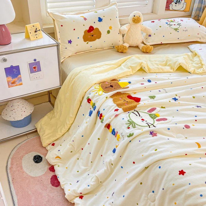 91家纺网 家纺一手货源 找家纺 梵克保罗 2025新款亲肤可爱毛巾绣夏被-场景一 萌趣混搭