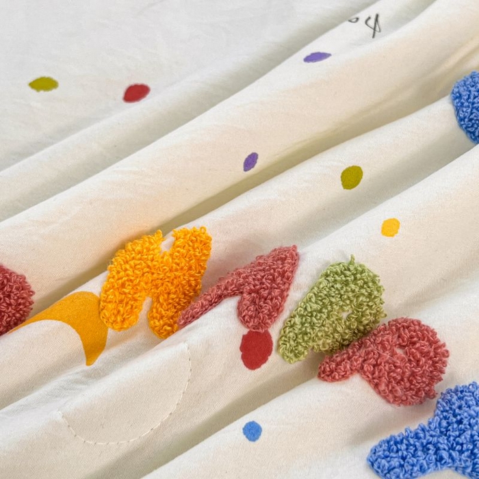 91家纺网 家纺一手货源 找家纺 梵克保罗 2025新款亲肤可爱毛巾绣夏被-场景一 复古小熊