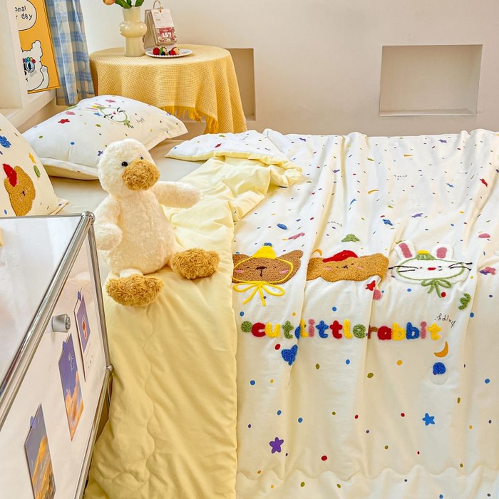 91家纺网 家纺一手货源 找家纺 梵克保罗 2025新款亲肤可爱毛巾绣夏被-场景一 萌趣混搭