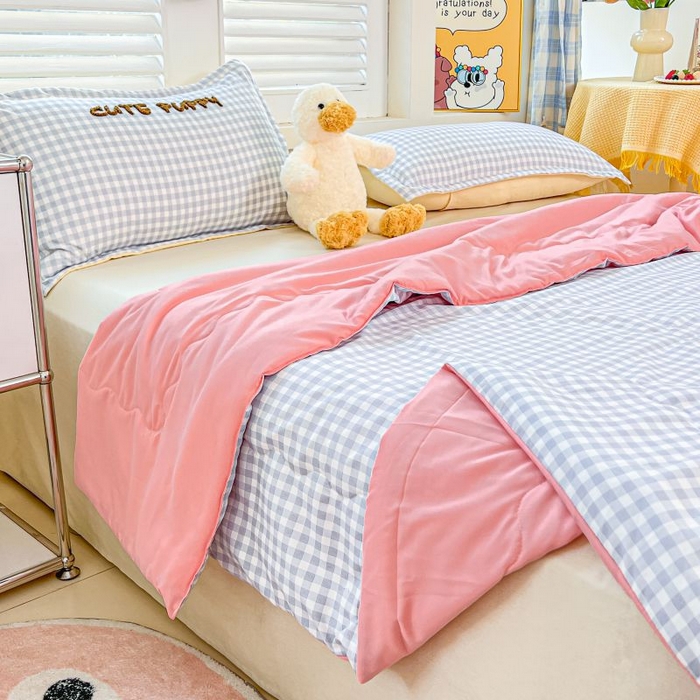 91家纺网 家纺一手货源 找家纺 梵克保罗 2025新款亲肤可爱毛巾绣夏被-场景一 腊肠狗