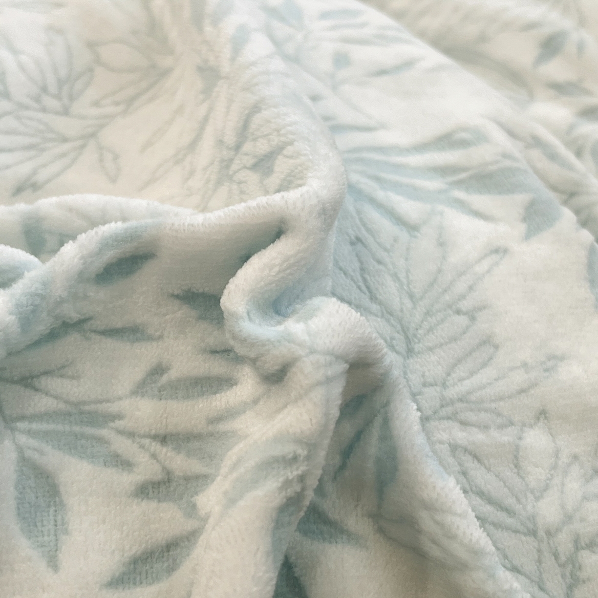 91家纺网 家纺一手货源 找家纺 慕尚家纺 2025新款双色立体雕花牛奶绒四件套 罗文蓝