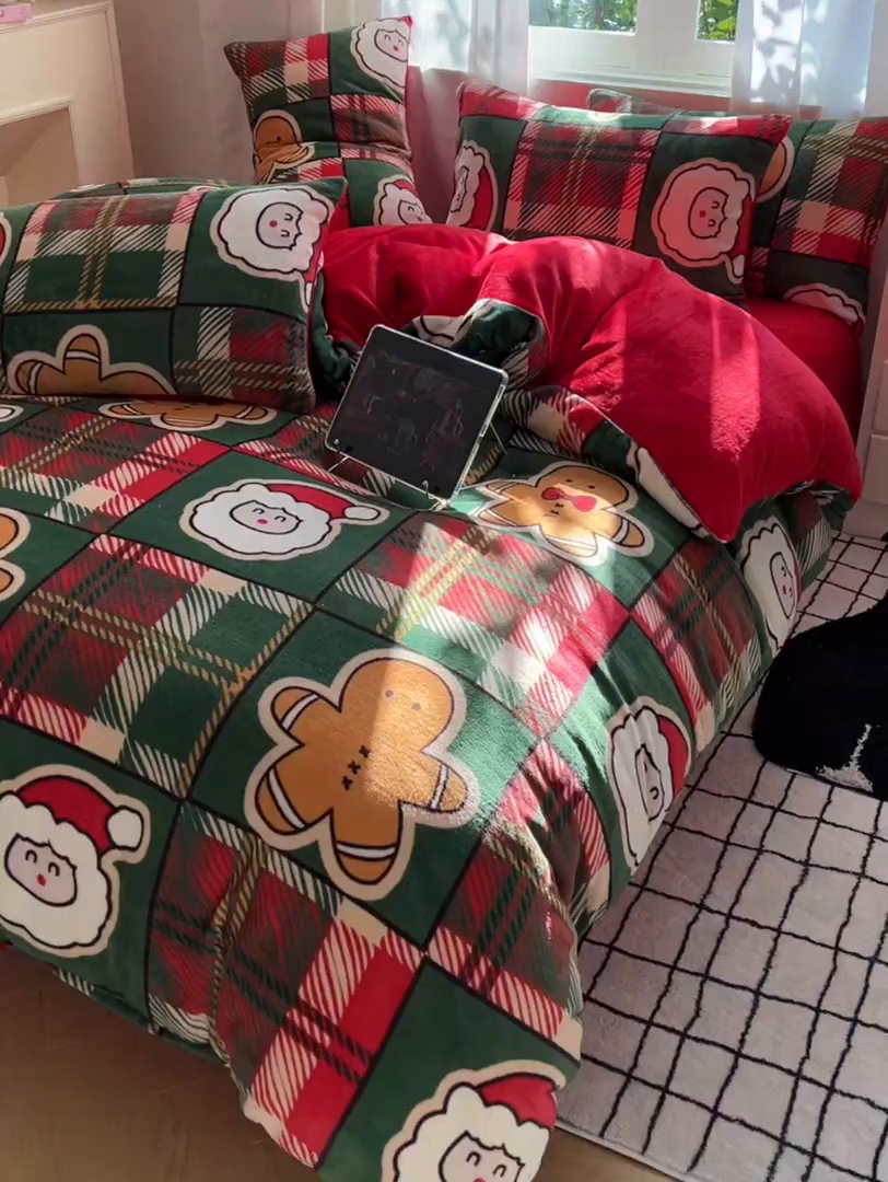 91家纺网 家纺一手货源 找家纺 红嘴企鹅 2025新款精致印花牛奶绒四件套 圣诞老人