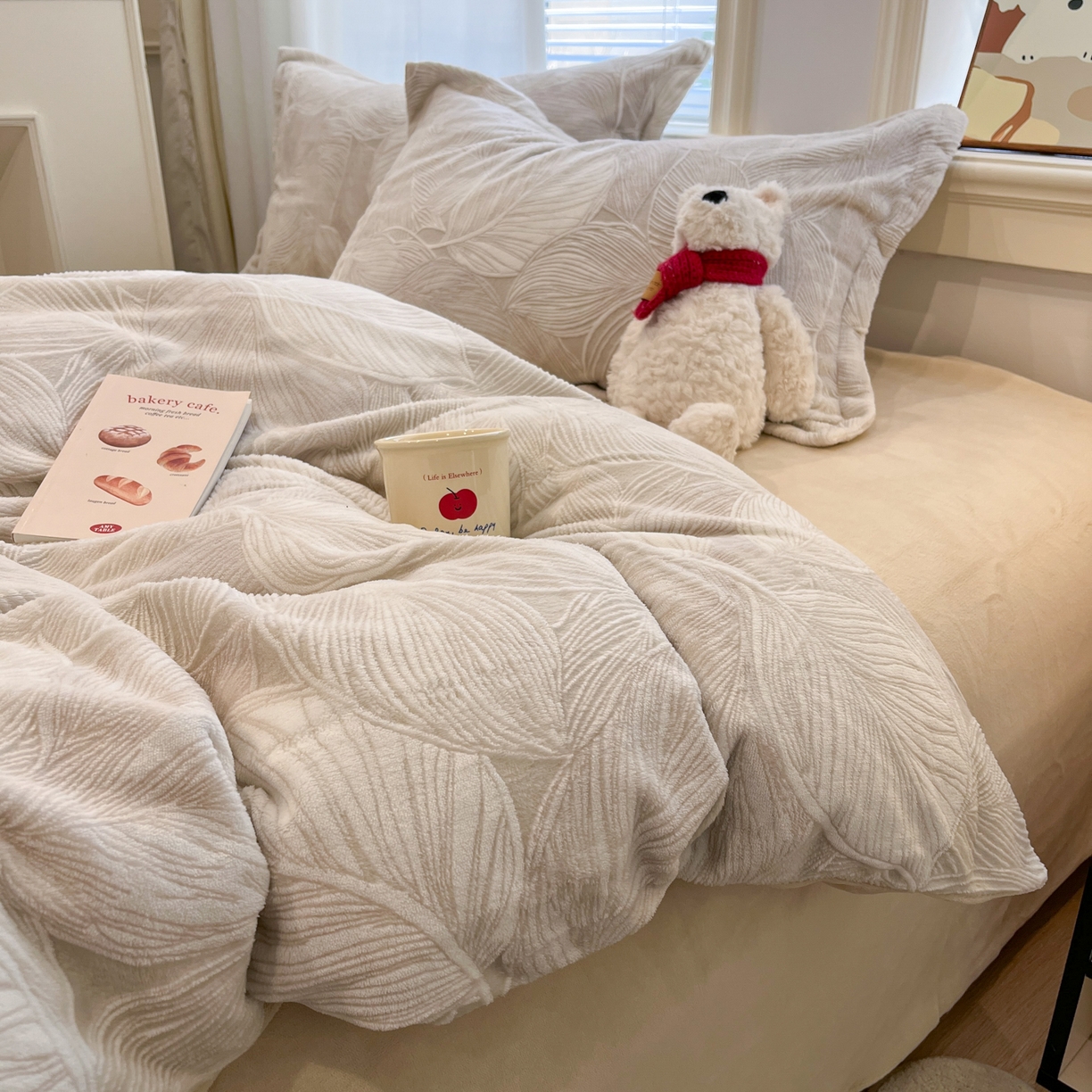 91家纺网 家纺一手货源 找家纺 慕尚家纺 2025新款双色立体雕花牛奶绒单被套 羽翼卡其