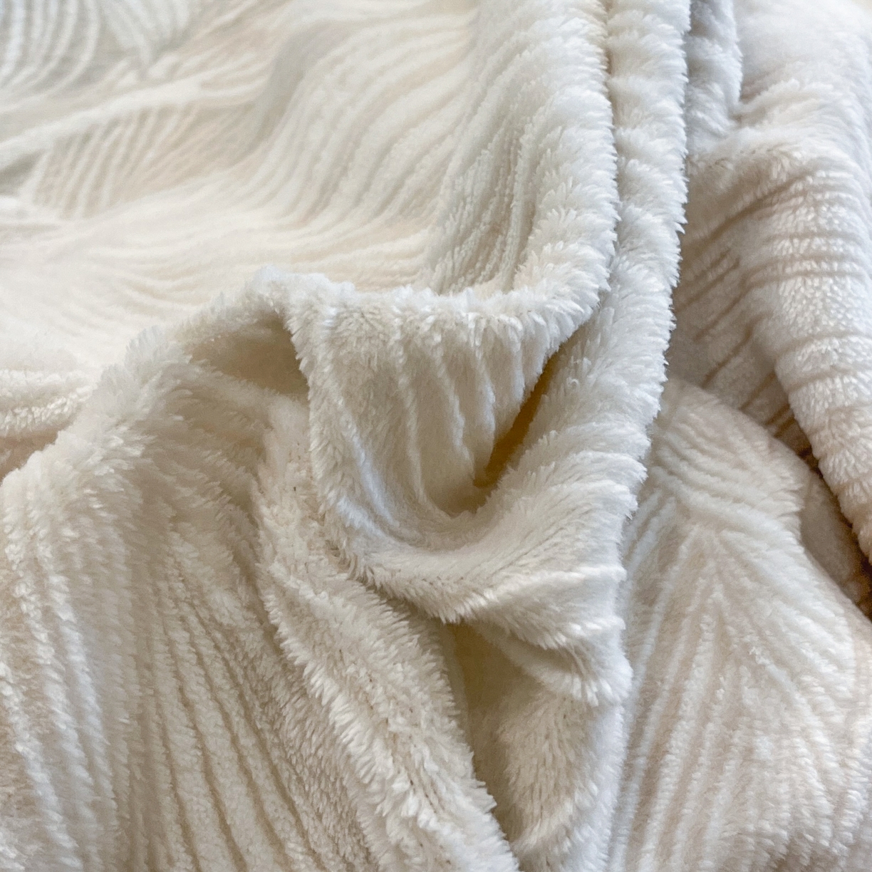 91家纺网 家纺一手货源 找家纺 慕尚家纺 2025新款双色立体雕花牛奶绒单被套 羽翼卡其