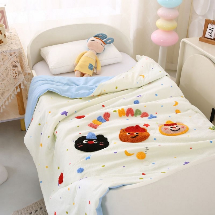 91家纺网 家纺一手货源 找家纺 梵克保罗 2025新款亲肤可爱毛巾绣夏被-场景二 复古小熊