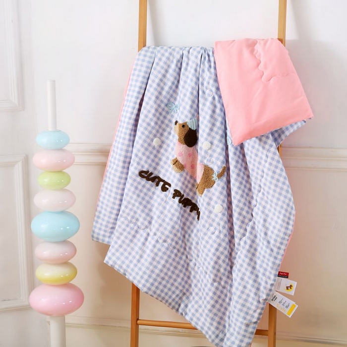 91家纺网 家纺一手货源 找家纺 （总）梵克保罗 2025新款亲肤可爱毛巾绣夏被-场景二