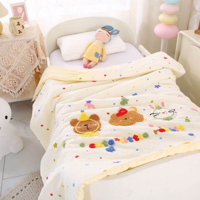 91家纺网 家纺一手货源 找家纺 梵克保罗 2025新款亲肤可爱毛巾绣夏被-场景二 萌趣混搭