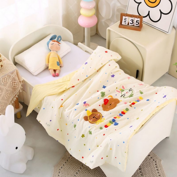 91家纺网 家纺一手货源 找家纺 梵克保罗 2025新款亲肤可爱毛巾绣夏被-场景二 萌趣混搭
