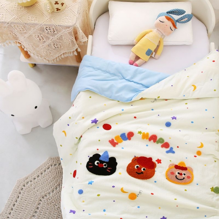 91家纺网 家纺一手货源 找家纺 梵克保罗 2025新款亲肤可爱毛巾绣夏被-场景二 复古小熊