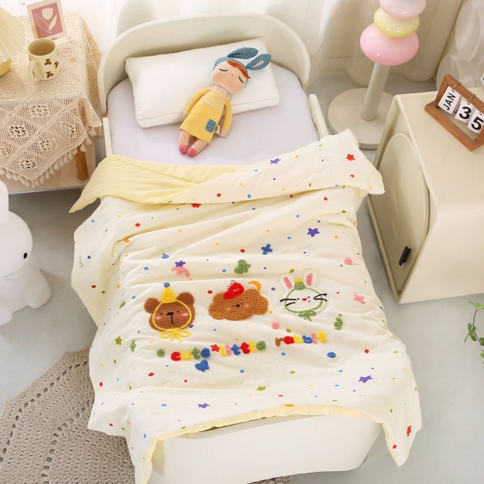 91家纺网 家纺一手货源 找家纺 梵克保罗 2025新款亲肤可爱毛巾绣夏被-场景二 萌趣混搭