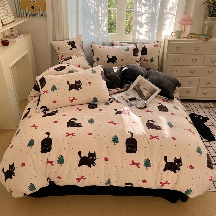 91家纺网 家纺一手货源 找家纺 红嘴企鹅 2025新款精致印花牛奶绒四件套 圣诞猫