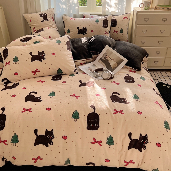 91家纺网 家纺一手货源 找家纺 红嘴企鹅 2025新款精致印花牛奶绒四件套 圣诞猫