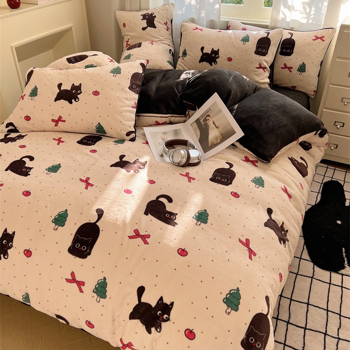 91家纺网 家纺一手货源 找家纺 红嘴企鹅 2025新款精致印花牛奶绒四件套 圣诞猫