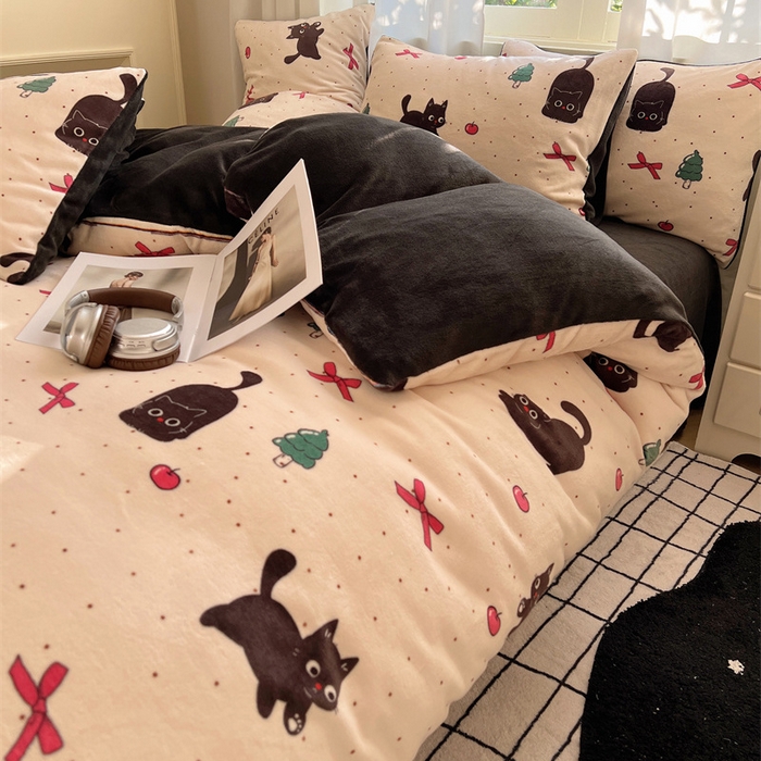 91家纺网 家纺一手货源 找家纺 红嘴企鹅 2025新款精致印花牛奶绒四件套 圣诞猫