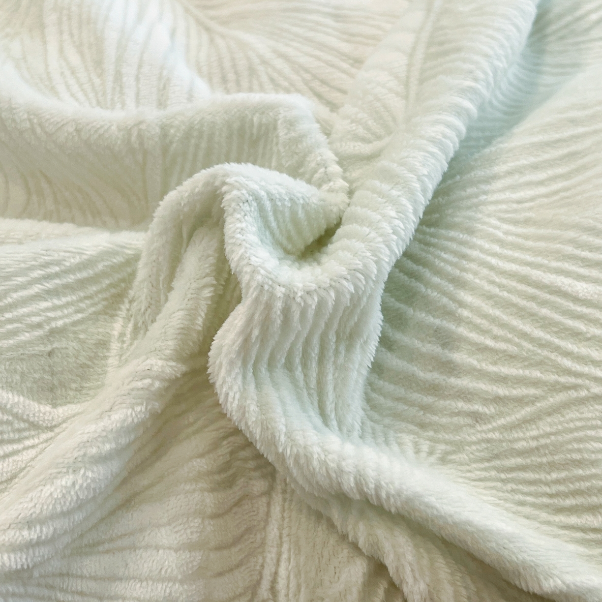 91家纺网 家纺一手货源 找家纺 慕尚家纺 2025新款双色立体雕花牛奶绒单被套 羽翼绿