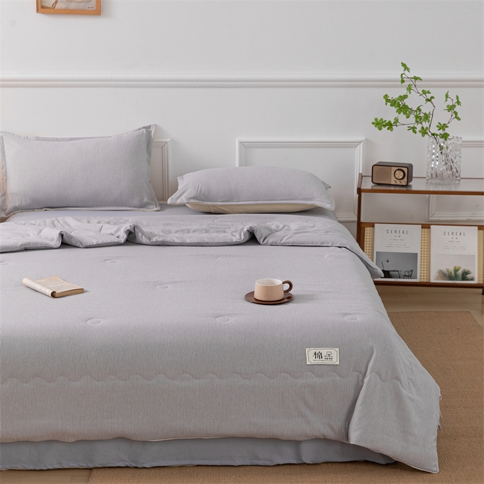 91家纺网 家纺一手货源 找家纺 梵克保罗 2025新款时尚简约条纹款夏被 条纹-雅灰